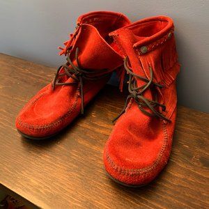 Minnetonka Moccosin - Read Suede with Fringe